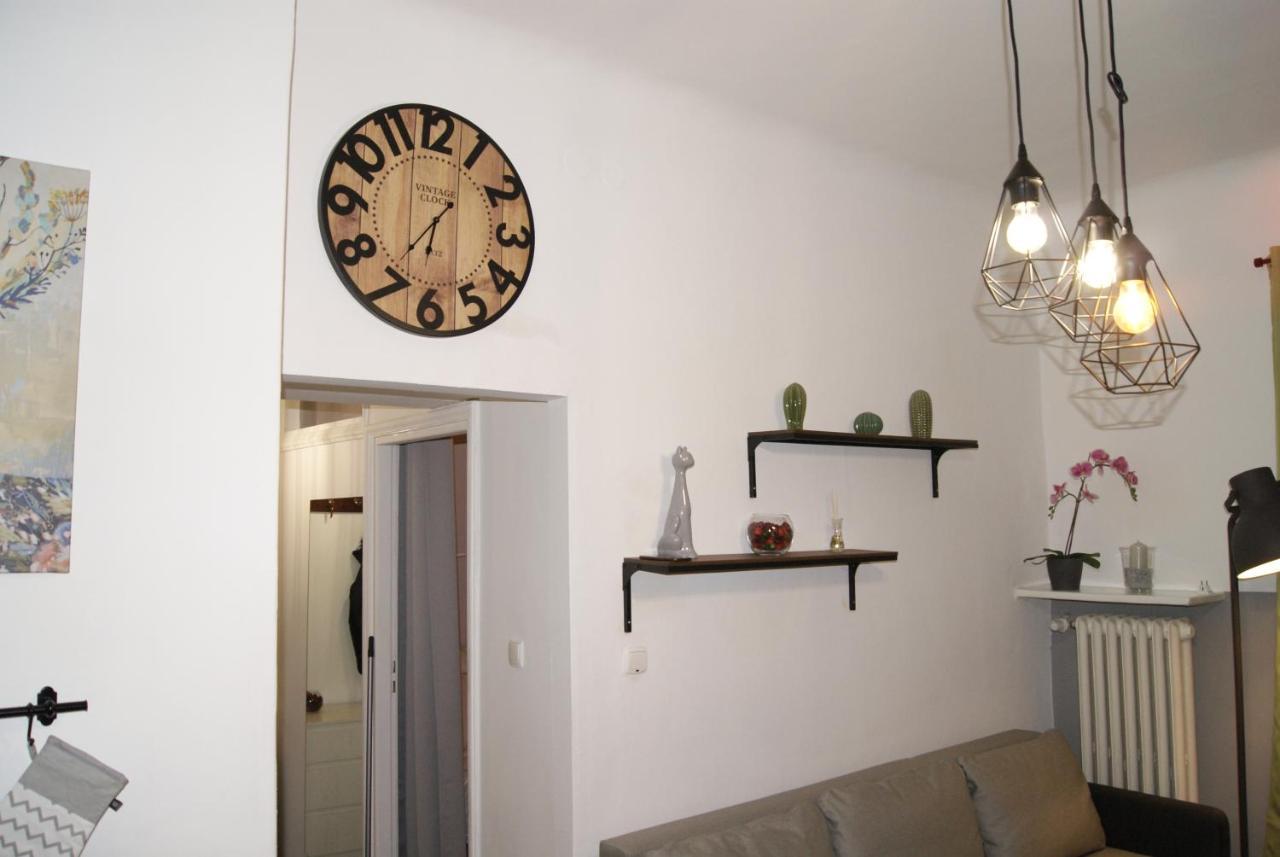 Under Castle Apartment Varşovia Exterior foto
